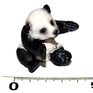 A - Figurka Pandí mládě 4
